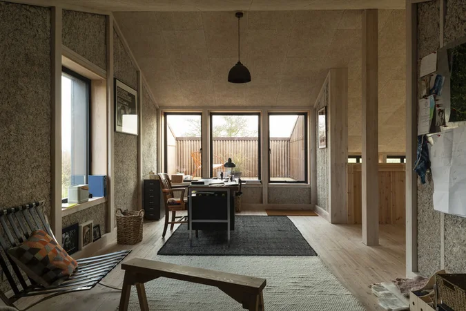 Warm interior with daylight from two sides
